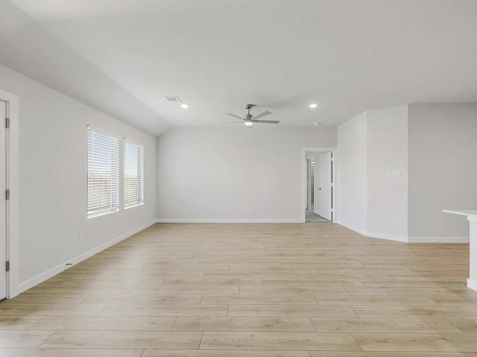 4 bed, 1802 sqft, $2,600 — Photo 3
