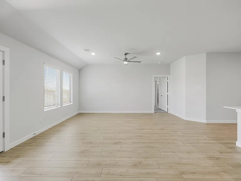1136 Del Rio Dr — Photo 3