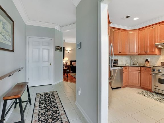 3rd image of 420 Kensington Ln