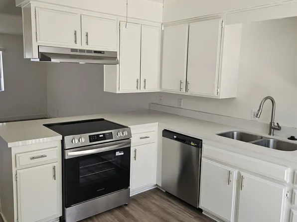 9245 Elm Vista Dr #105, Downey, CA 90242