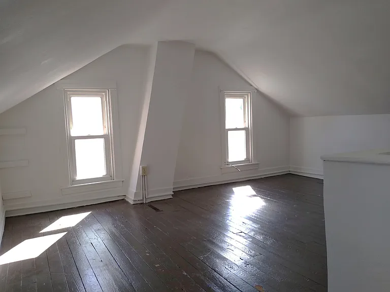 513 Hanover St — Photo 20