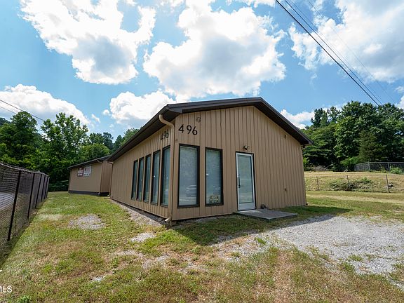 3rd image of 496 River Rd