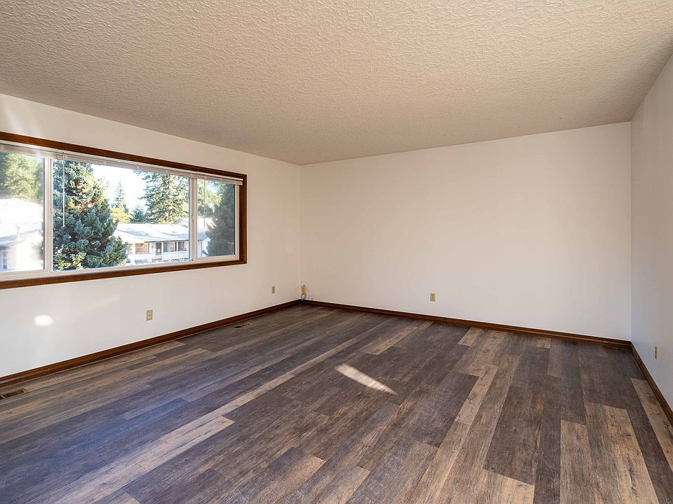 1st image of 1300 NE 139th Ave