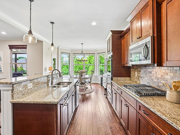 2nd image of 4627 Robin Ln