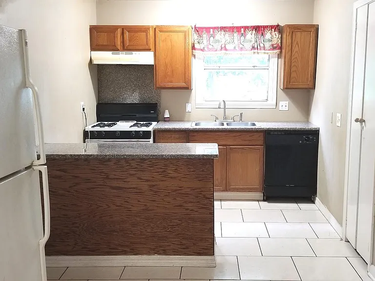 4515 White Rock St — Photo 5