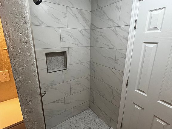 5th image of 2621 NE 22nd St
