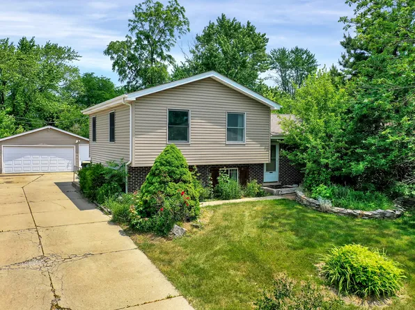 2108 Old Elm Rd, Lindenhurst, IL 60046