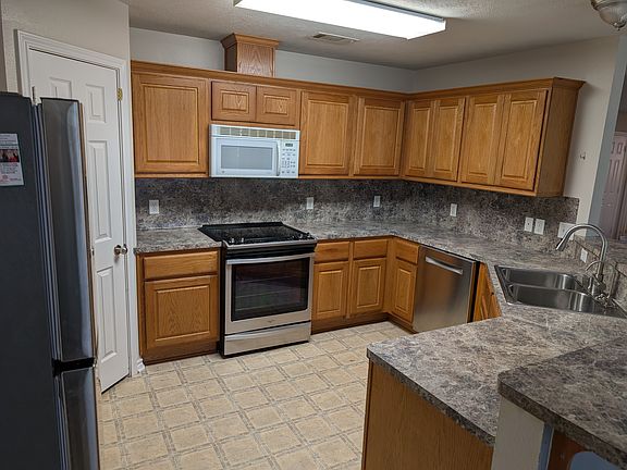 4th image of 1404 Dayton Ct