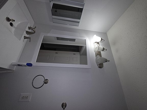 5th image of 1116 W Webster St #B