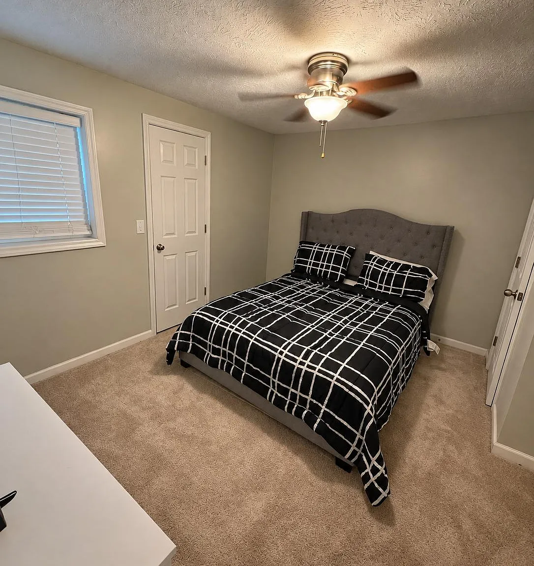 2 bed, 1.0 bath, 2419 sqft, $1,070 — Photo 1