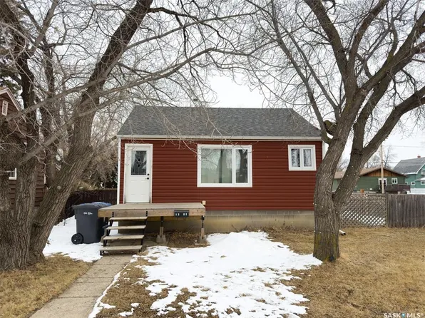 1202 106th STREET, North Battleford, SK S9A 1X2