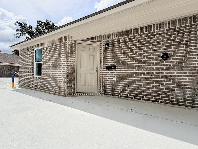 3715 Common St #D2 — Photo 3