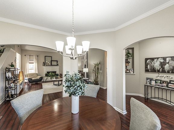 5th image of 423 Foster Dr