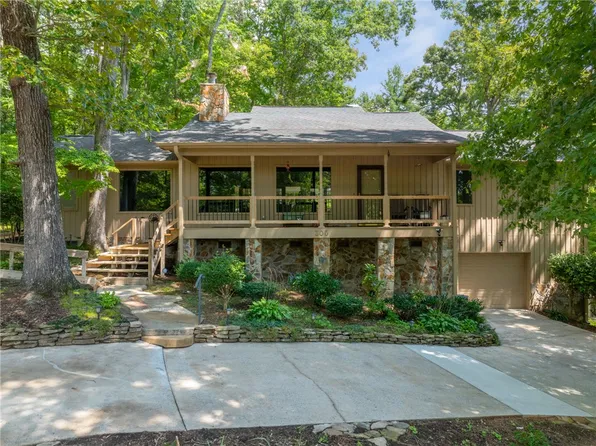 300 Whispering Falls Dr, Pickens, SC 29671