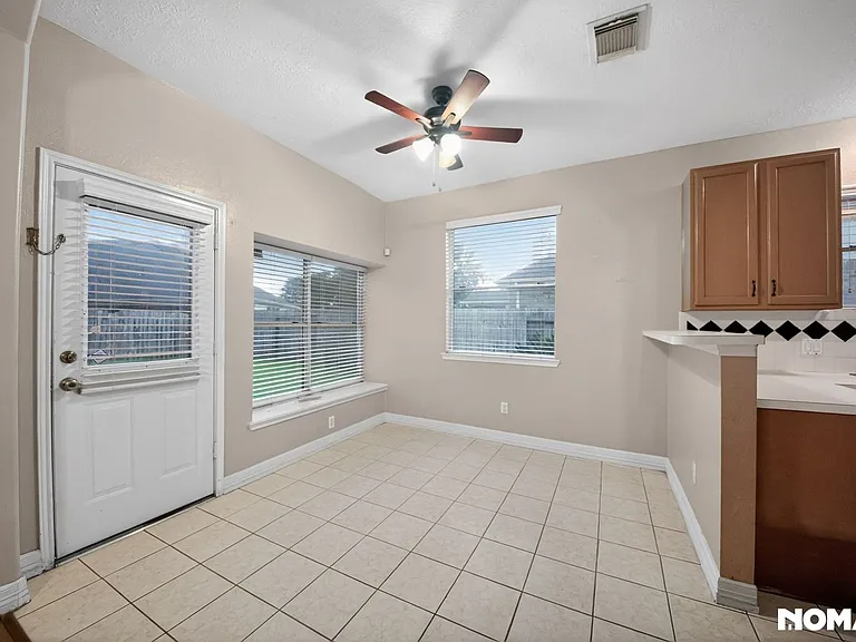 1811 Quiet Hollow Dr — Photo 12