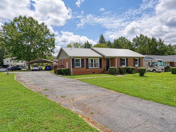 5th image of 411 Vanderbilt Rd
