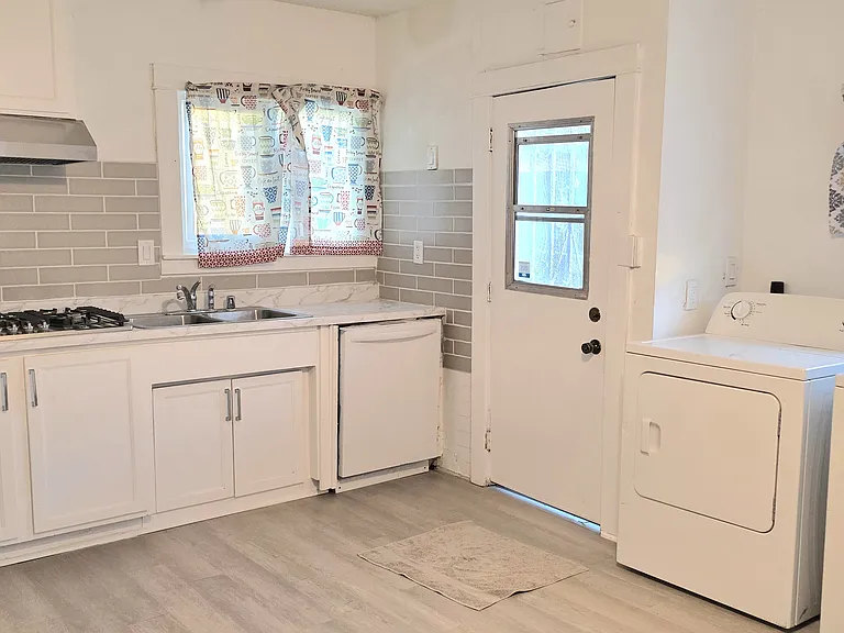 1141 W Gage Ave — Photo 26