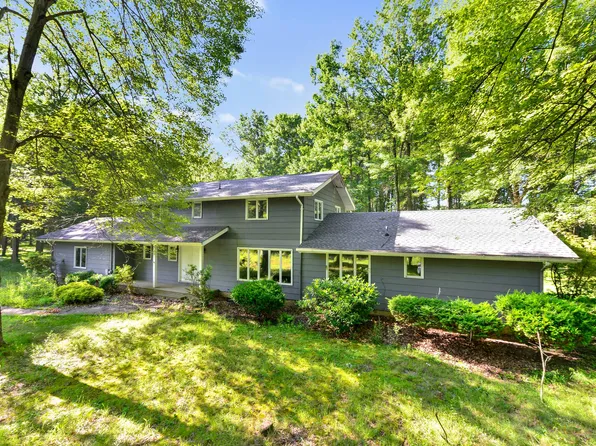 4894 Woodview Rd, Ravenna, OH 44266