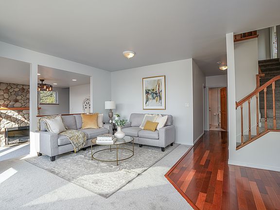 3rd image of 2327 Sunset Dr W