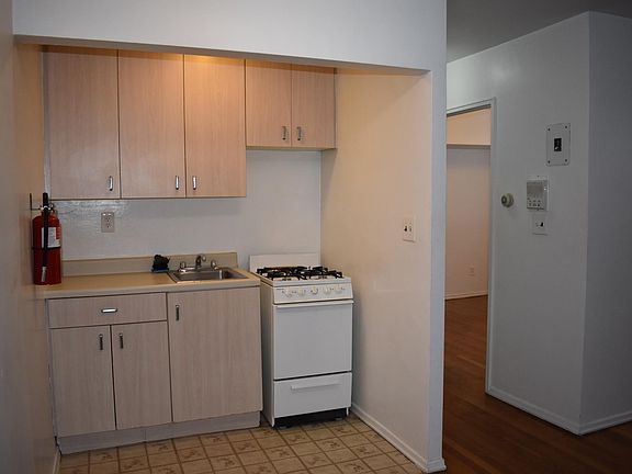 3rd image of 123 Milligan Pl