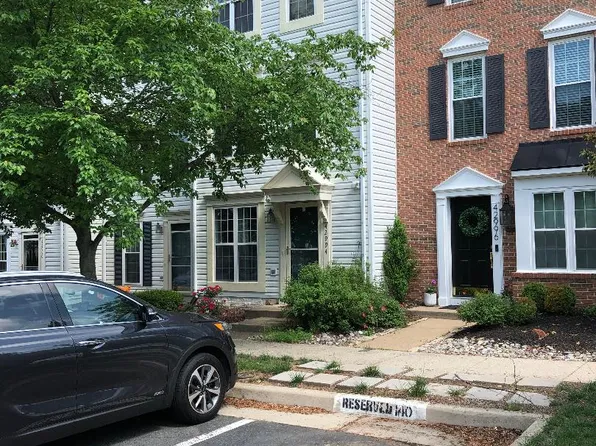 42994 Beachall St, Chantilly, VA 20152