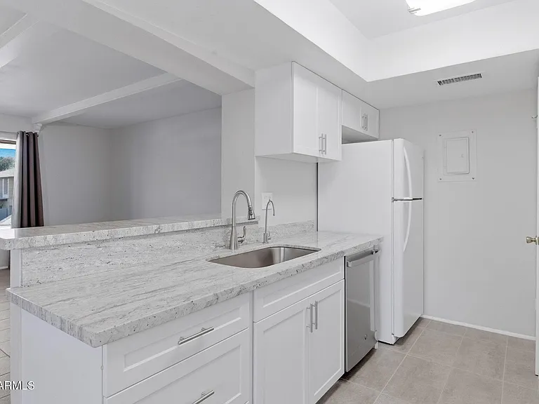 780 E Eugie Ave — Photo 7