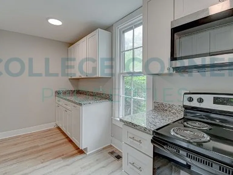 639 S Poplar St #C — Photo 1