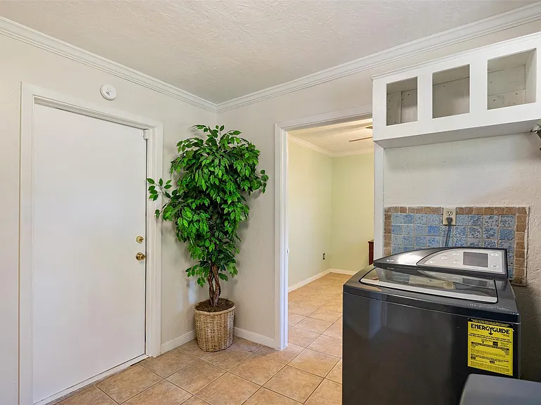 9214 Bronco Dr — Photo 23