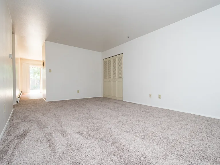 1720 Azalea Ct #7 — Photo 3