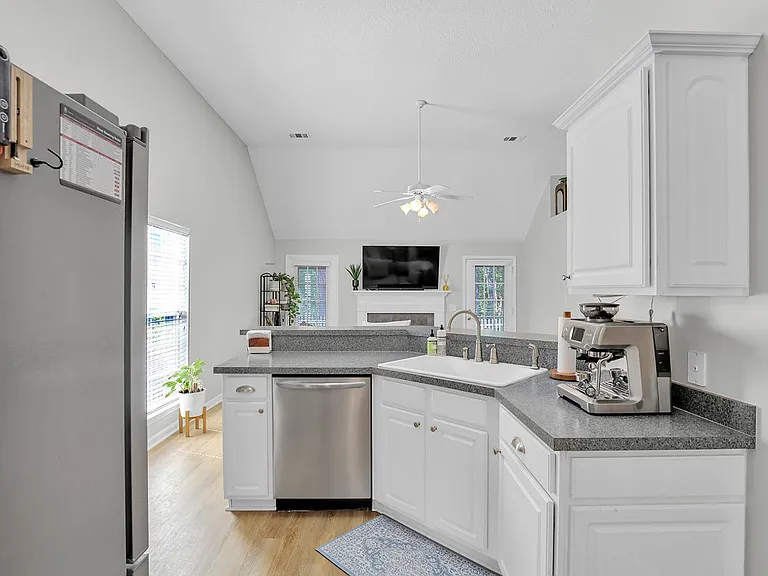 115 Sunrise Ln — Photo 8