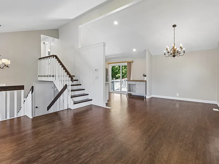 6005 N 126th Ave — Photo 3