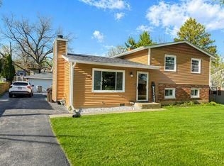 3206 W Hunter Path, McHenry, IL 60050