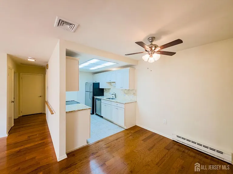 227 Manchester Ln — Photo 5