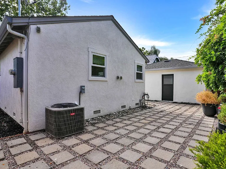 1835 Ellen Ave — Photo 38