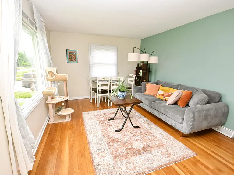 2320 Milburn Blvd — Photo 2