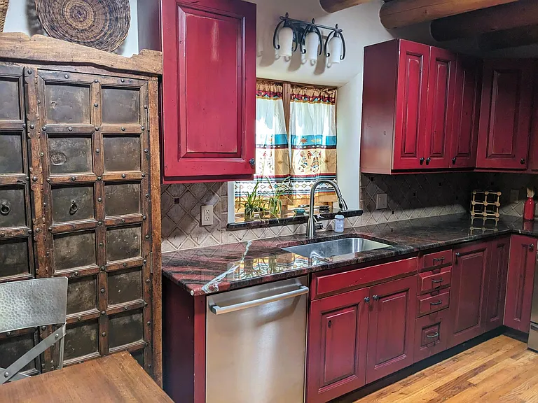 Another view of the kitchn
