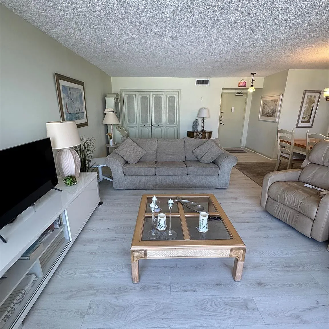 2 bed, 2.0 bath, 1330 sqft, $5,000 — Photo 4