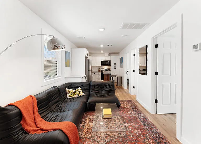 807 Cullen Blvd #4 — Photo 4