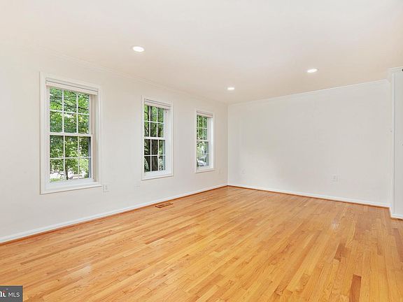 4th image of 11980 Sentinel Point Ct