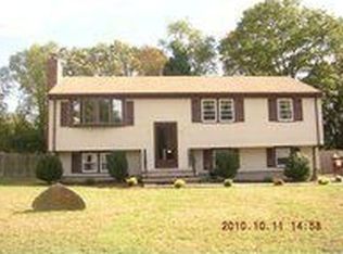 96 Village Gate Dr, Bridgewater, MA 02324