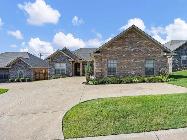31 Village Ct, Russellville, AR 72802