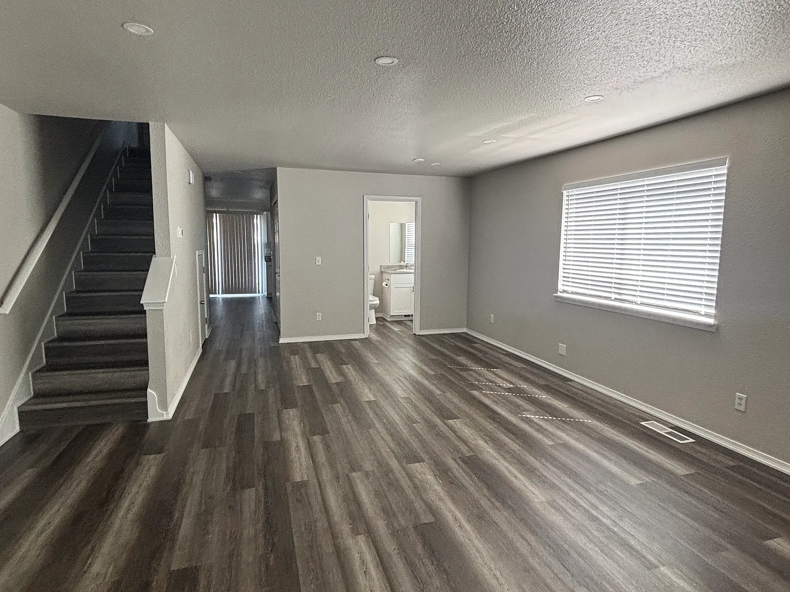 3 bed, 2.5 bath, 1400 sqft, $1,700 — Photo 3