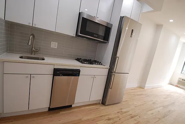 Rented by Buchbinder & Warren | media 29