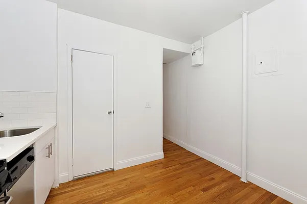 Rented by Aether Property Group | media 23