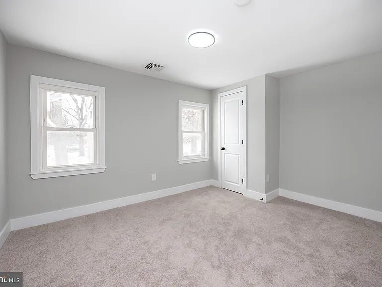 181 W 7th Ave — Photo 26