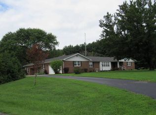 401 N 1st St, Fairfield, IL 62837