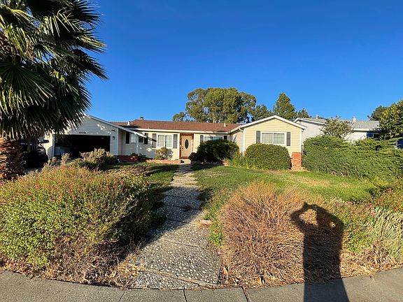 5th image of 4451 Crestwood Cir