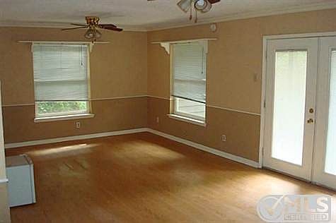 3rd image of 812 Courtenay Pl