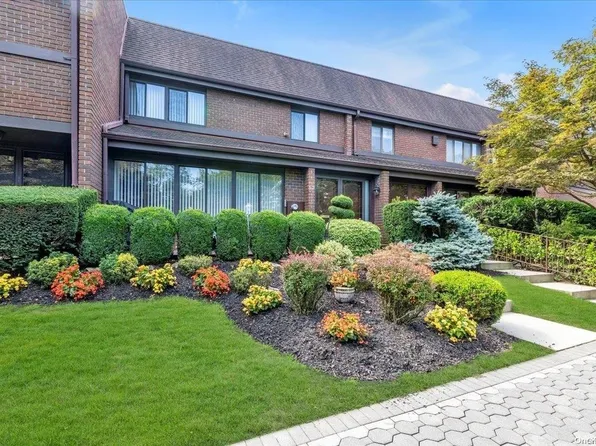 52 Pheasant Run #213, Roslyn, NY 11576