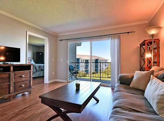 3rd image of 1650 Harbor Dr Unit 305